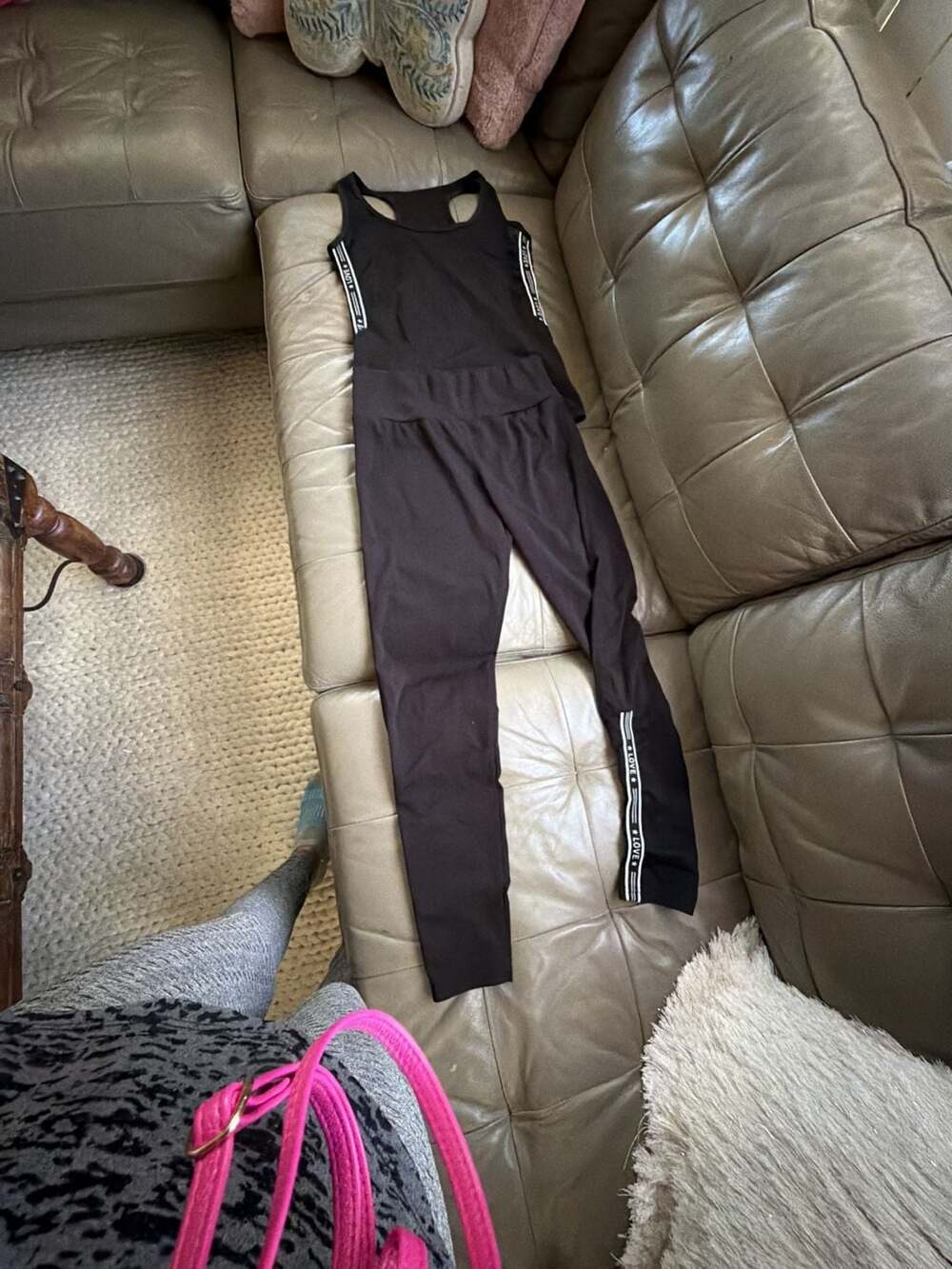 New Fashion Women's Activewear Two-Piece Tank Top and Leggings Set with LOVE Log